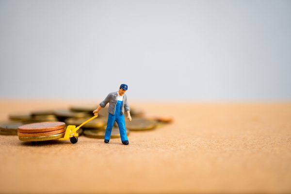 sweeping small account balances out of 401k plans man moving coins